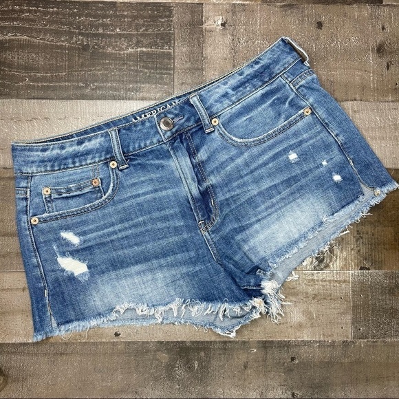 American Eagle Distressed Tomgirl Shortie size 6 - Picture 1 of 14